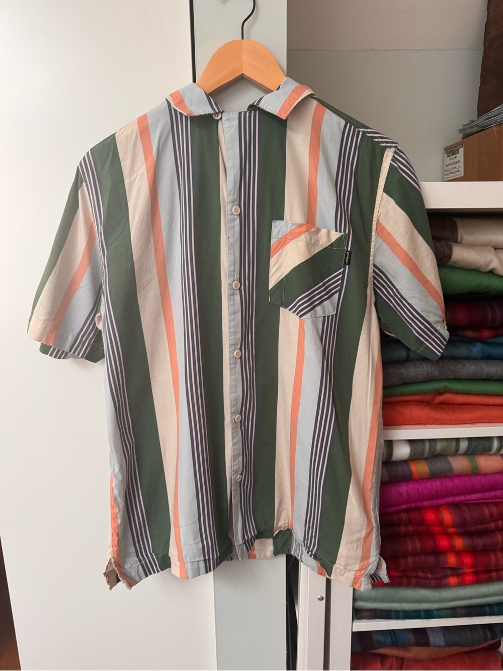 Hurley Men’s Short Sleeve Button-Up Shirt – Striped | Size Small